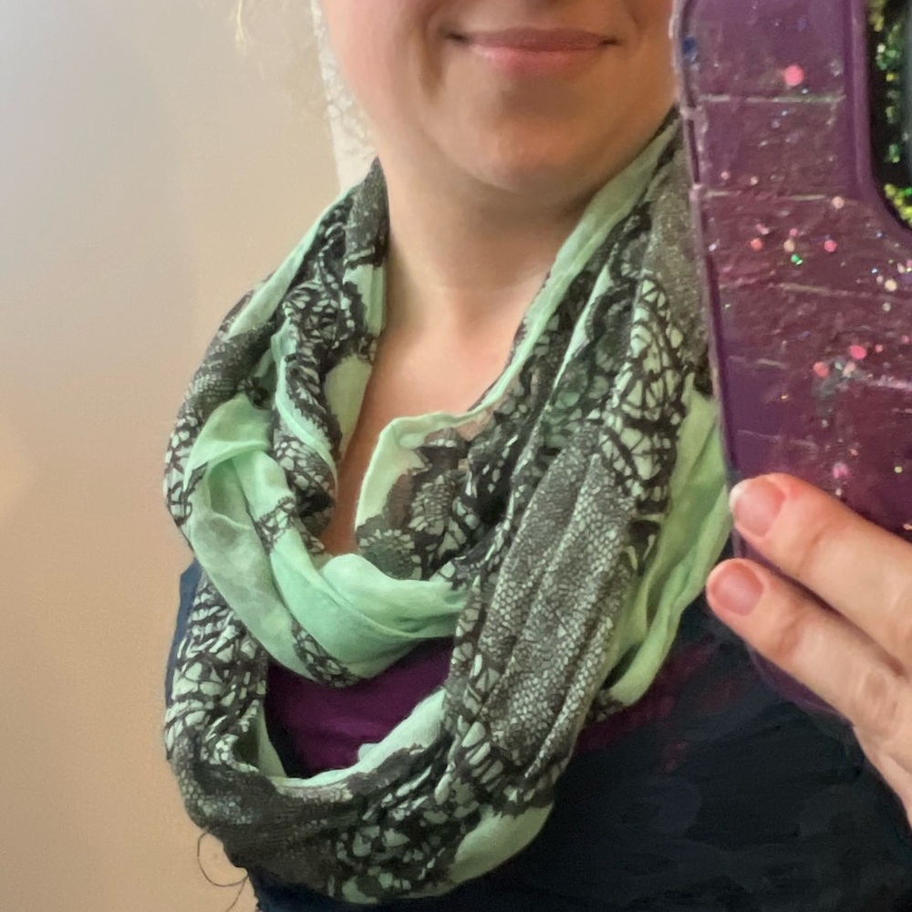 COPY - ❤️🧣BEAUTIFUL DESIGNER SCARF🧣❤️INFINITY LONG EUC GIFT GREEN BLACK LACE LO…
